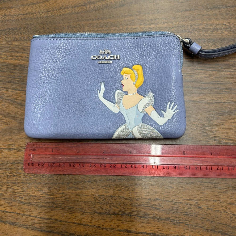 New Disney x Coach Princess Cinderella Corner Zip Wristlet in Periwinkle - Picture 3 of 7